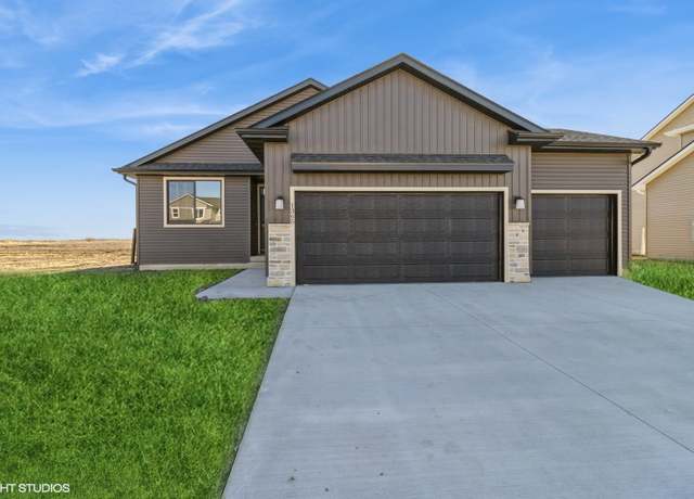 Property at 1365 Cedar St, Waukee, IA 50263, 3 beds, 2 baths