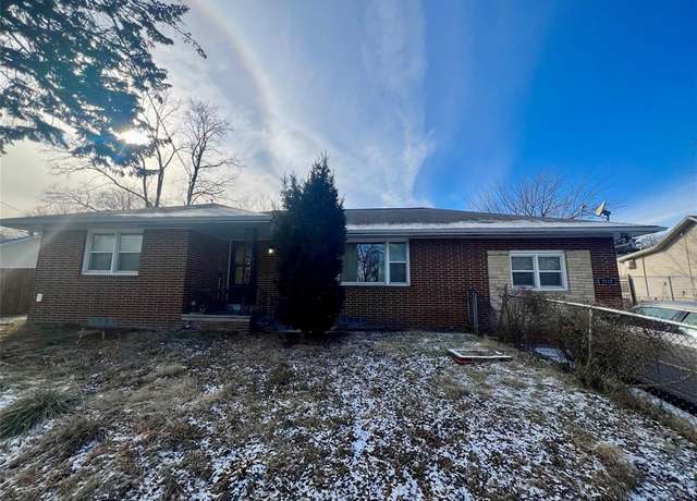 Property at 2112 Indianola Ave, Des Moines, IA 50315, 3 beds, 1.5 baths