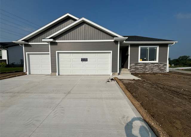 Property at 5560 165th St, Urbandale, IA 50323, 3 beds, 2 baths