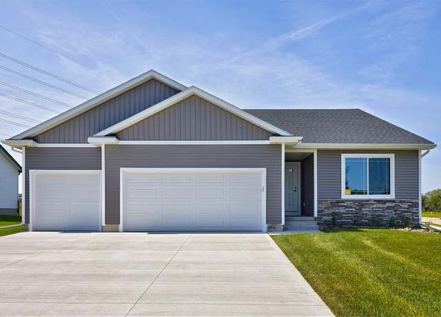 Property at 5560 165th St, Urbandale, IA 50323, 3 beds, 2 baths