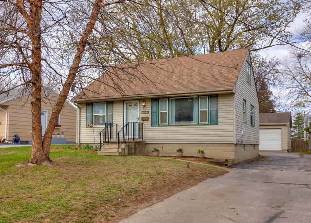 Property at 4018 57th St, Des Moines, IA 50310, 2 beds, 1 bath