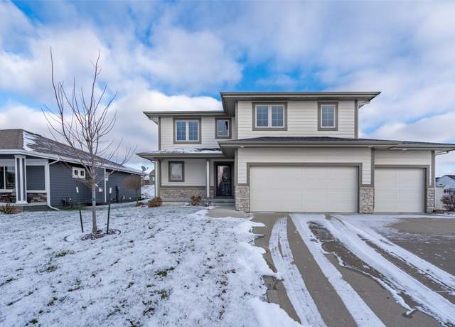 Property at 1615 NE Vicksburg Dr, Ankeny, IA 50021, 4 beds, 2.5 baths