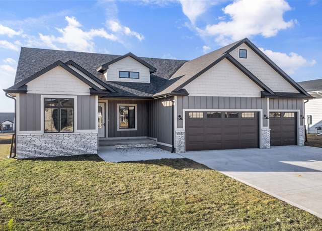 Property at 5022 152nd St, Urbandale, IA 50323, 5 beds, 3.5 baths