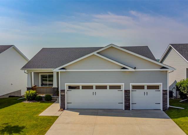 Property at 1632 11th St SE, Altoona, IA 50009, 3 beds, 2 baths