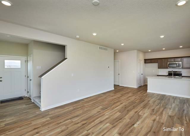 Property at 4427 Honey Bee Rdg, Des Moines, IA 50317, 3 beds, 2.5 baths
