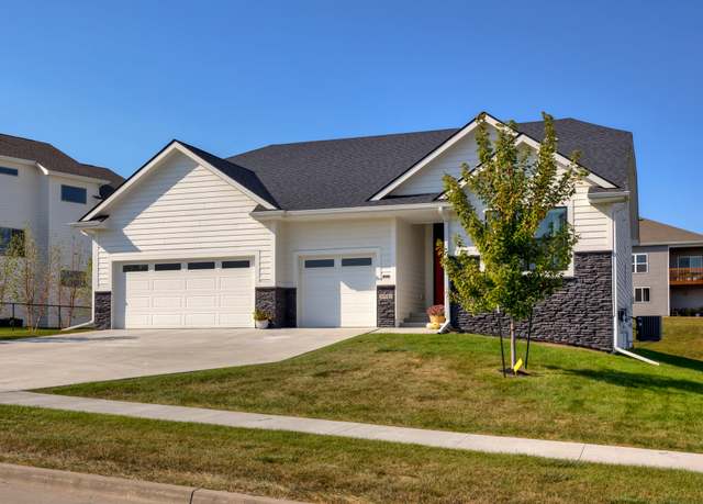Property at 3940 Sandstone Pt, Waukee, IA 50263, 4 beds, 2 baths