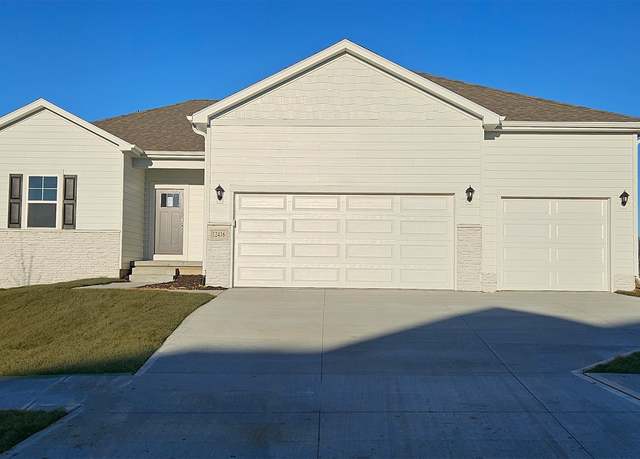 Property at 2605 Butler Dr, Adel, IA 50003, 4 beds, 3.5 baths