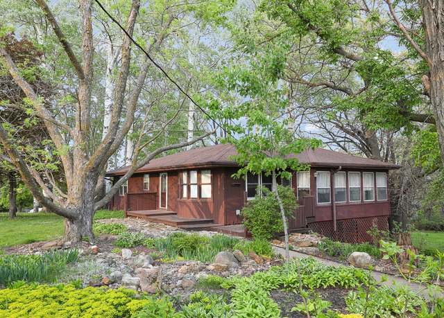 Property at 2226 Idaho Dr, Pella, IA 50219, 3 beds, 2 baths