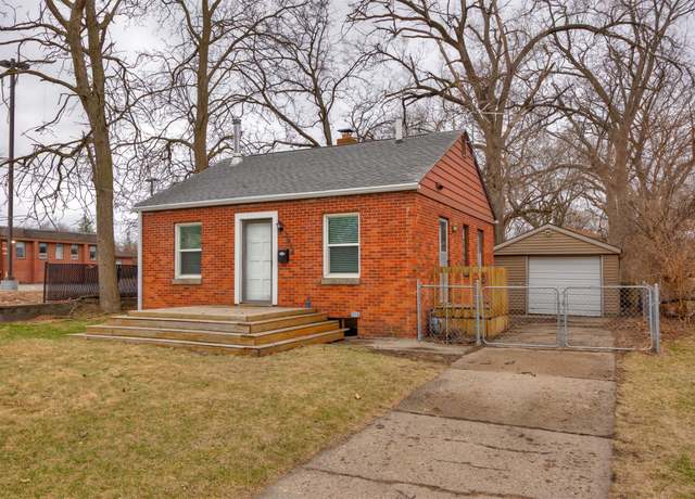 Property at 2914 49th St, Des Moines, IA 50310, 2 beds, 1 bath