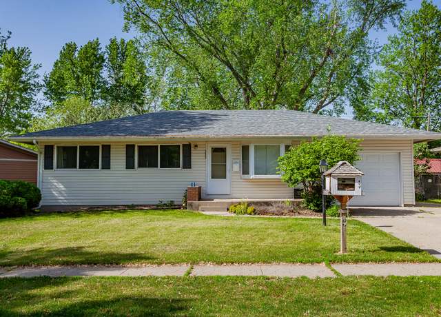 Property at 2027 Melrose Ave, Ames, IA 50010, 3 beds, 1.5 baths
