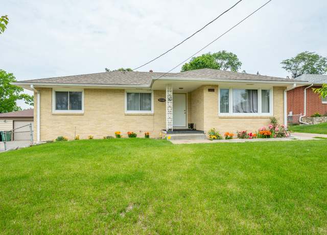 Property at 7409 Palm Dr, Urbandale, IA 50322, 3 beds, 0.5 baths
