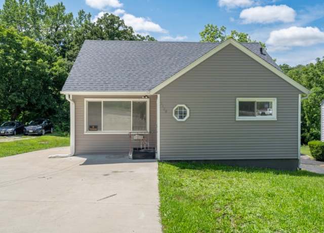 Property at 3120 30th St, Des Moines, IA 50310, 3 beds, 1 bath