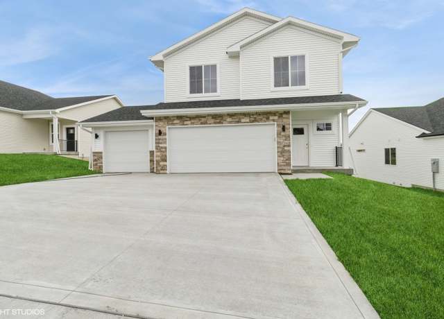 Property at 5616 Leyden Ave, Des Moines, IA 50317, 5 beds, 3 baths