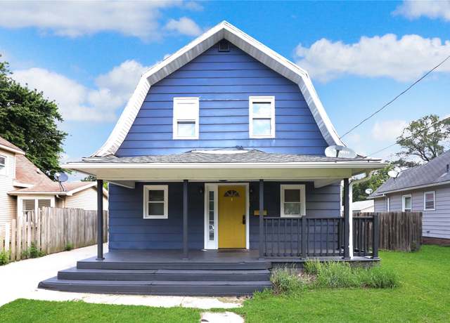 Property at 2334 Des Moines St, Des Moines, IA 50317, 2 beds, 1.5 baths