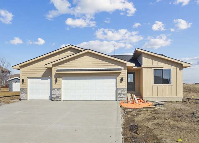 Property at 433 34th St SE, Altoona, IA 50009, 4 beds, 3 baths