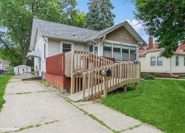 Property at 3617 E 8th St, Des Moines, IA 50316, 3 beds, 1 bath