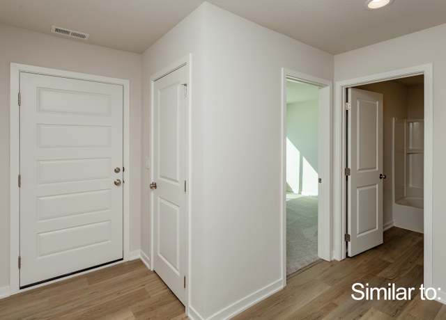 Property at 4401 Honey Bee Rdg, Des Moines, IA 50317, 3 beds, 2.5 baths