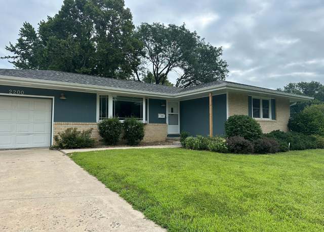 Property at 2200 N 3rd Ave E, Newton, IA 50208, 2 beds, 1.5 baths