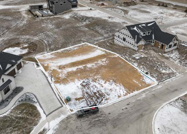 Property at 18270 Valleyview Cir, Clive, IA 50325