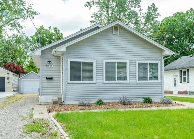 Property at 2409 45th St, Des Moines, IA 50310, 2 beds, 1 bath