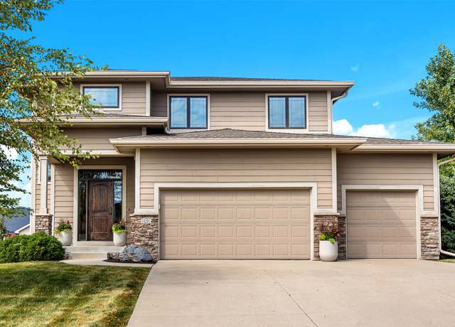 Property at 14201 Brookview Dr, Urbandale, IA 50323, 4 beds, 3.5 baths