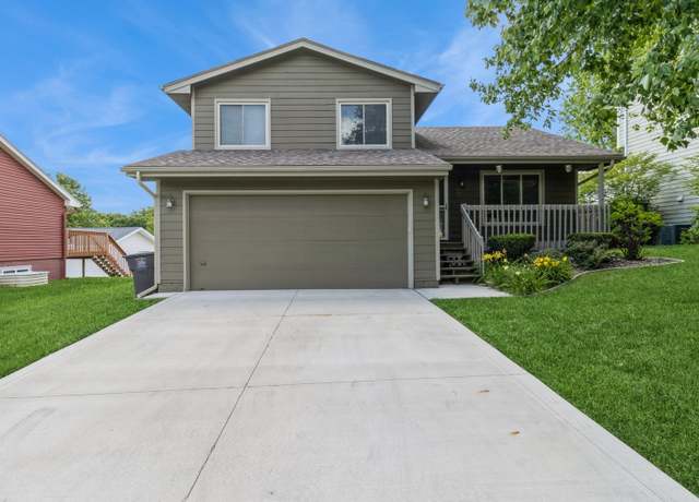 Property at 3612 SE 18th Ct, Des Moines, IA 50320, 3 beds, 2 baths