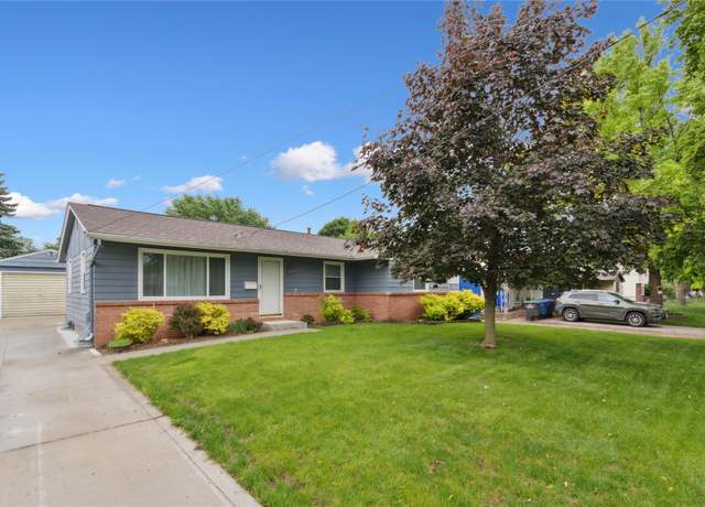 Property at 2901 E 40th Ct, Des Moines, IA 50317, 3 beds, 1.5 baths