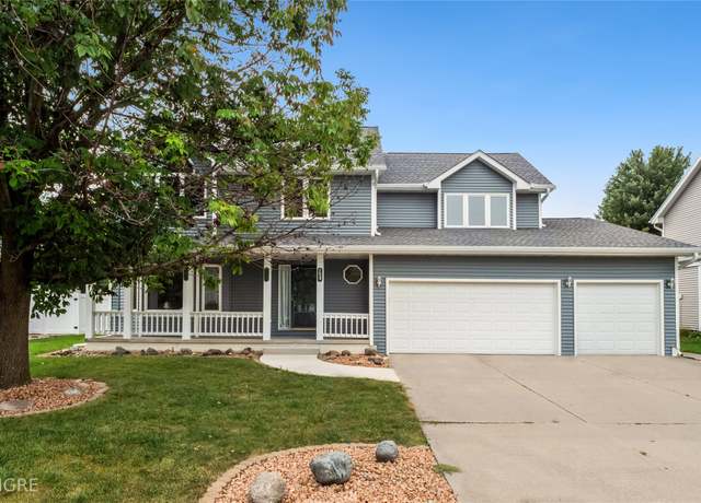 Property at 708 13th St SW, Altoona, IA 50009, 5 beds, 3.5 baths