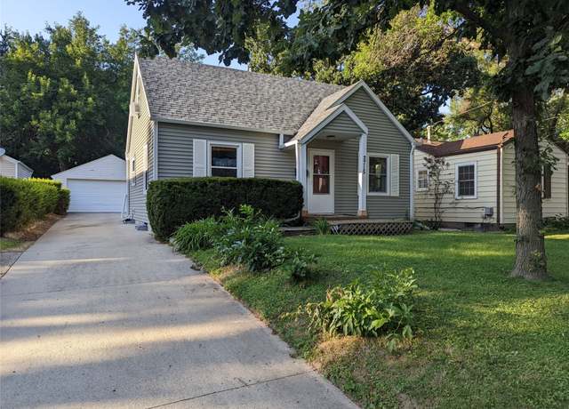 Property at 2715 Allison Ave, Des Moines, IA 50310, 3 beds, 1 bath