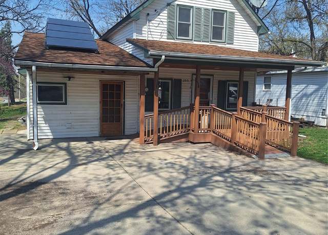Property at 200 Jefferson St, Colfax, IA 50054, 3 beds, 1 bath