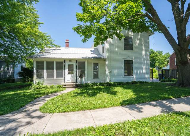 Property at 600 S 3rd Ave W, Newton, IA 50208, 4 beds, 3 baths