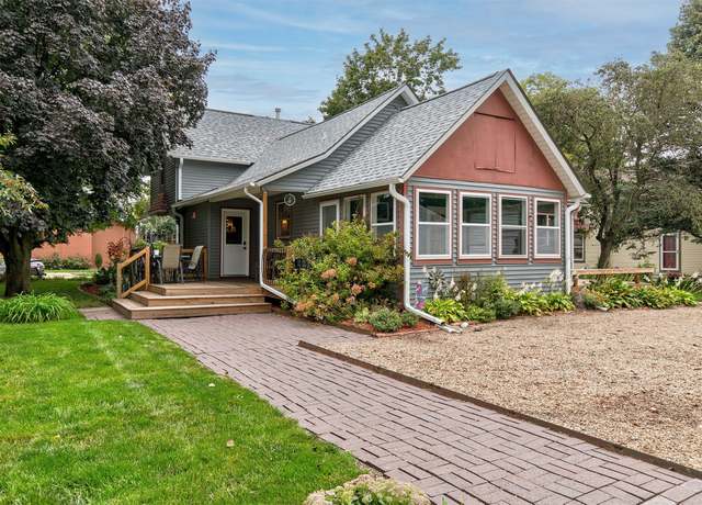 Property at 117 SW Walnut St, Ankeny, IA 50023, 4 beds, 3 baths
