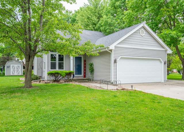 Property at 4774 Coachlight Dr, West Des Moines, IA 50265, 5 beds, 3 baths