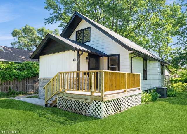 Property at 3215 E 8th St, Des Moines, IA 50316, 3 beds, 1 bath