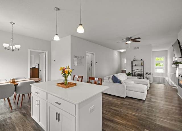 Property at 16660 Mill Pond Dr, Urbandale, IA 50323, 3 beds, 2.5 baths