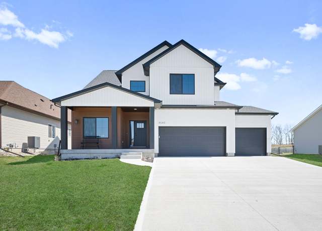 Property at 4585 SE 35th Ct, Des Moines, IA 50320, 5 beds, 3.5 baths