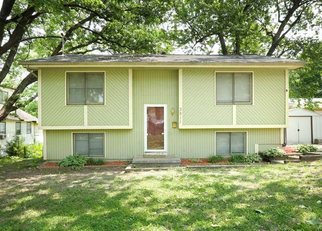 Property at 3811 SW 3rd St, Des Moines, IA 50315, 3 beds, 1 bath