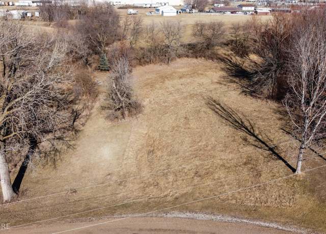 Property at 1456 Circle Dr, Knoxville, IA 50138