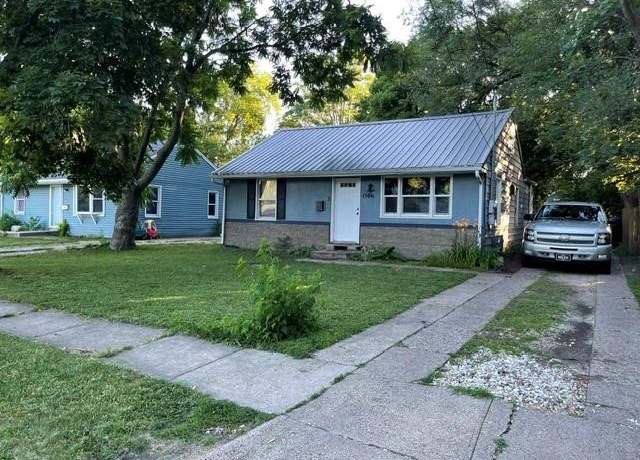 Property at 1506 E 16th St, Des Moines, IA 50316, 3 beds, 2 baths