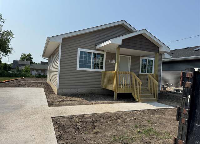 Property at 1533 Walker St, Des Moines, IA 50316, 3 beds, 2 baths