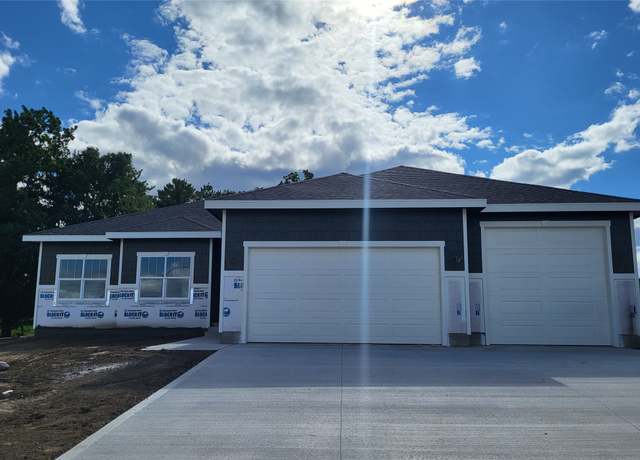 Property at 102 Crossroads Ct, Polk City, IA 50226, 5 beds, 3 baths