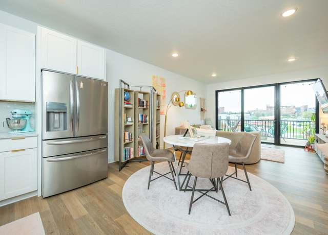Property at 1327 Keosauqua Way, Des Moines, IA 50309, 2 beds, 2.5 baths