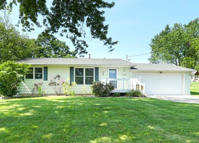 Property at 1212 W Broadway St, Polk City, IA 50226, 3 beds, 2 baths