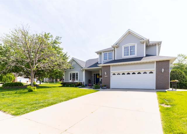 Property at 7129 Ridgedale Ct, Johnston, IA 50131, 4 beds, 2.5 baths