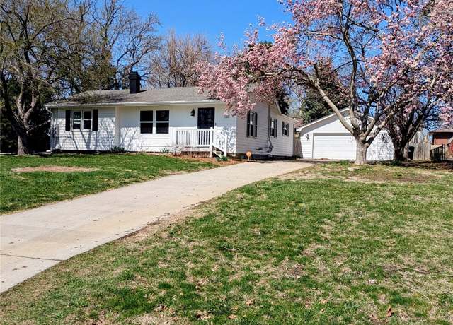 Property at 1300 NE 50th Pl, Des Moines, IA 50313, 3 beds, 1 bath