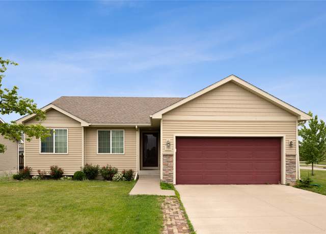 Property at 725 SE Pleasant View Dr, Waukee, IA 50263, 3 beds, 2 baths