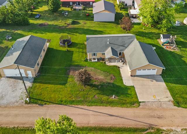 Property at 1783 D Ave, Knoxville, IA 50138, 3 beds, 2 baths