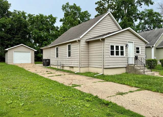 Property at 1431 E 19th St, Des Moines, IA 50316, 3 beds, 1 bath