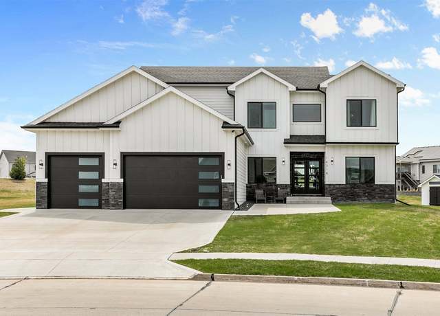 Property at 16318 Goldenrod Dr, Urbandale, IA 50323, 6 beds, 4.5 baths