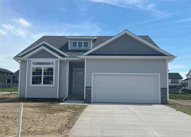 Property at 570 SE Hollow Ct, West Des Moines, IA 50265, 3 beds, 2 baths